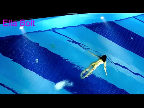 ❤️ मी पाहणे थांबवू शकत नाही, तरुण गोरा ELLA BOLT रिसॉर्ट पूलमध्ये नग्न पोहताना पकडला गेला ❤❌ आमच्याकडे mr.porn-mate.ru ❌